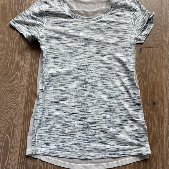 lululemon Workout Bundle | Cropped Leggings + Short Sleeve Top - Picture 4 of 4